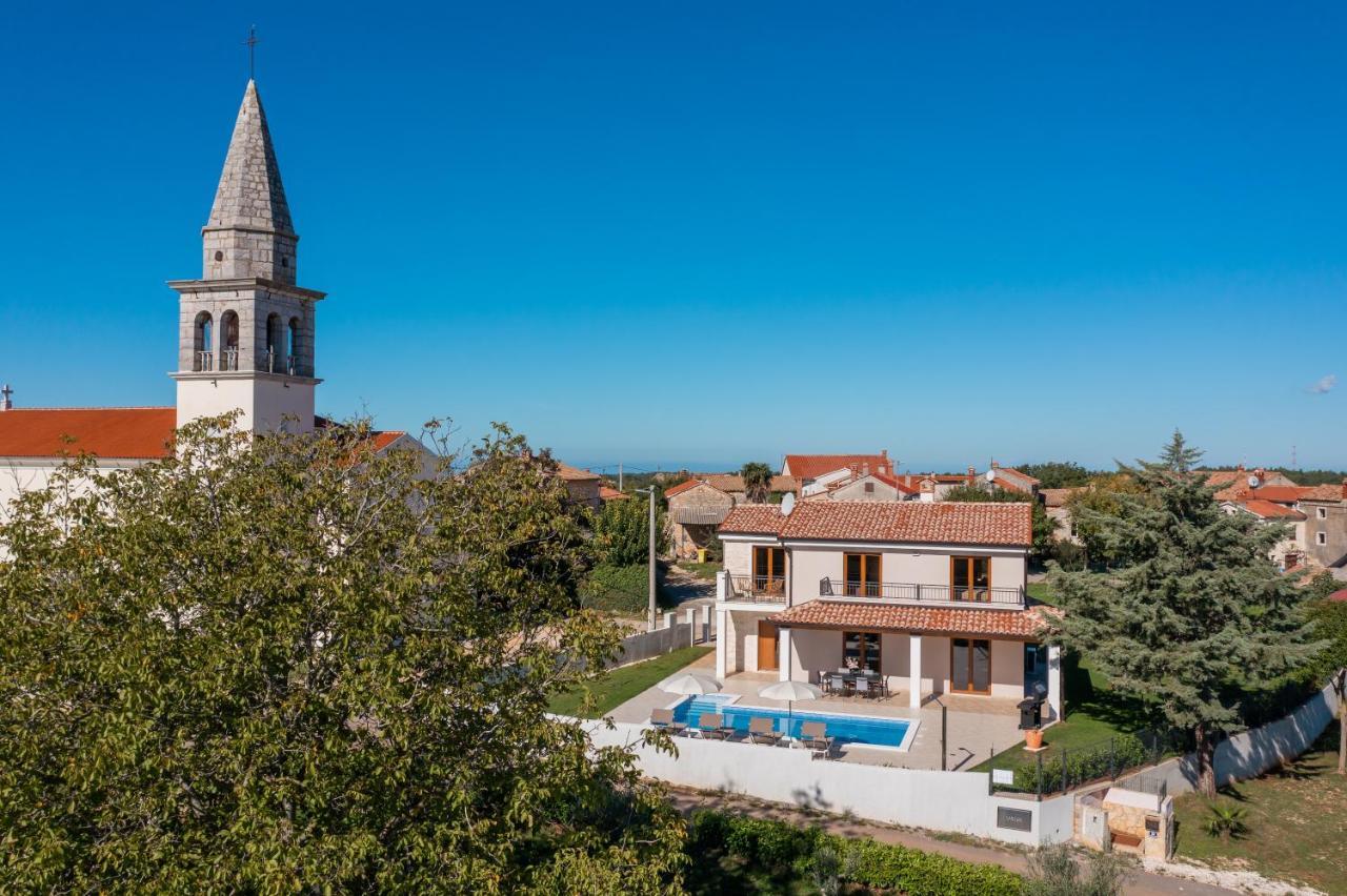 Villa Atop The Village With Stunning View Vizinada Exterior photo